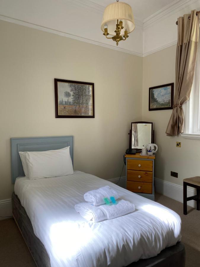 Fieldways Hotel Trowbridge Exterior photo