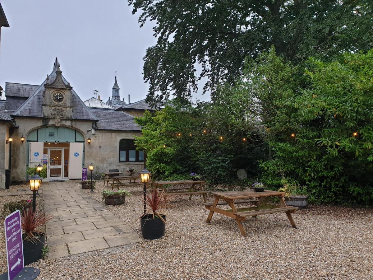 Fieldways Hotel Trowbridge Exterior photo