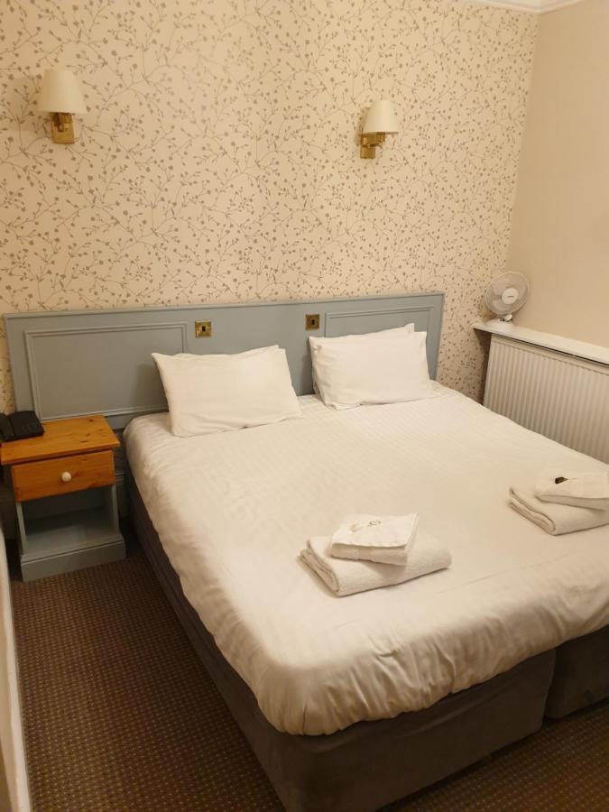 Fieldways Hotel Trowbridge Exterior photo