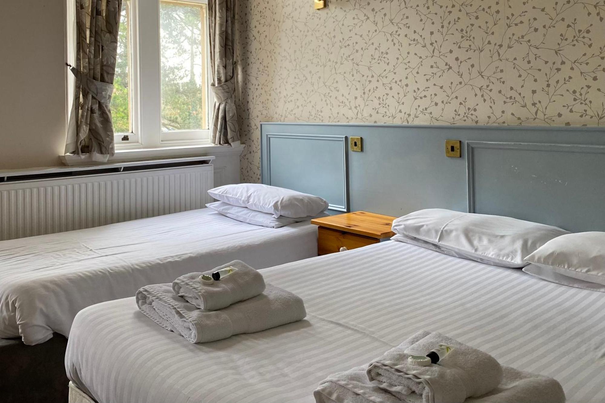 Fieldways Hotel Trowbridge Exterior photo