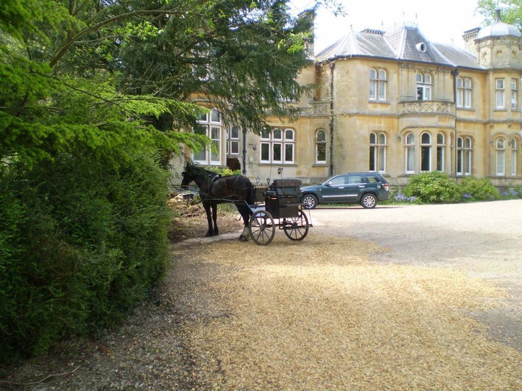 Fieldways Hotel Trowbridge Exterior photo