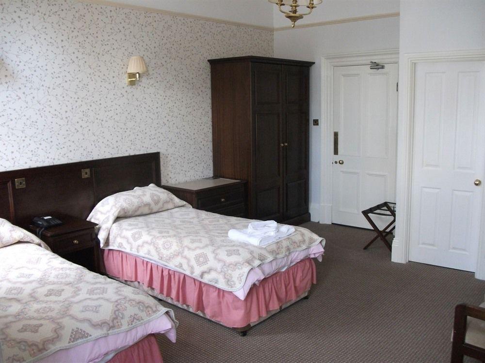 Fieldways Hotel Trowbridge Exterior photo