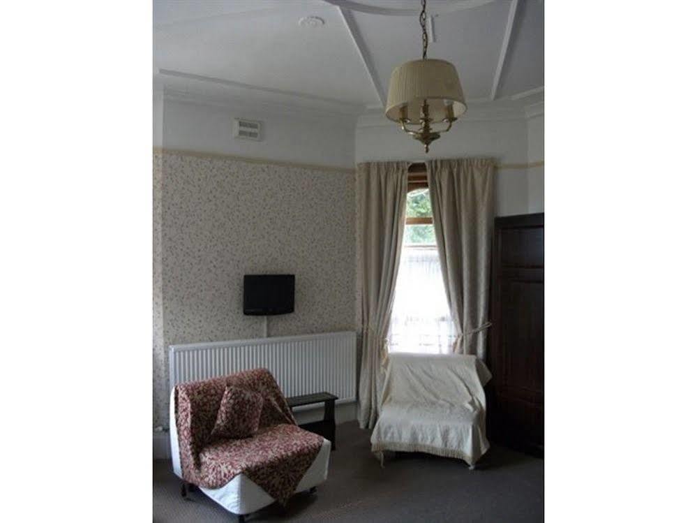 Fieldways Hotel Trowbridge Exterior photo